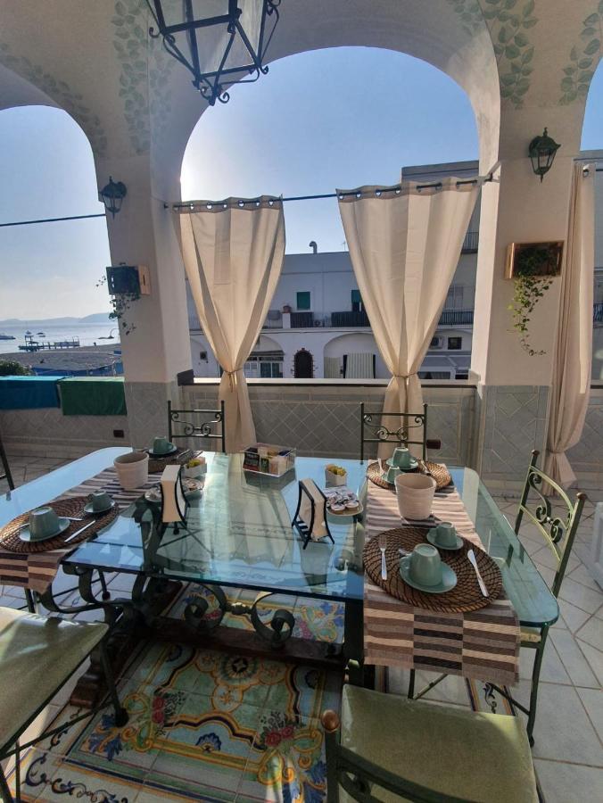 La Finestra Sul Mare Bed & Breakfast อีสเกีย ภายนอก รูปภาพ