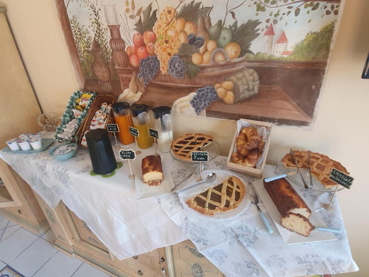La Finestra Sul Mare Bed & Breakfast อีสเกีย ภายนอก รูปภาพ