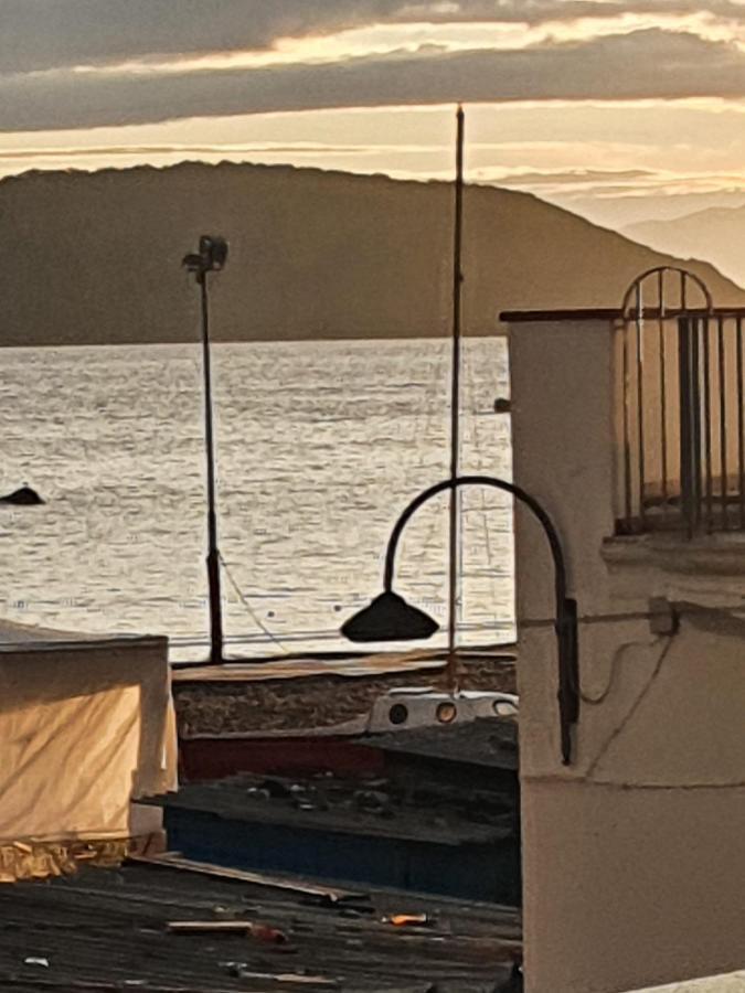 La Finestra Sul Mare Bed & Breakfast อีสเกีย ภายนอก รูปภาพ