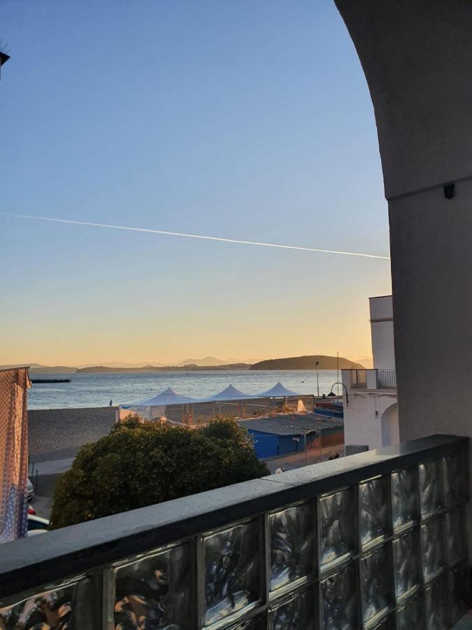 La Finestra Sul Mare Bed & Breakfast อีสเกีย ภายนอก รูปภาพ
