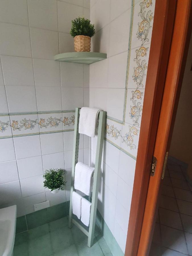 La Finestra Sul Mare Bed & Breakfast อีสเกีย ภายนอก รูปภาพ