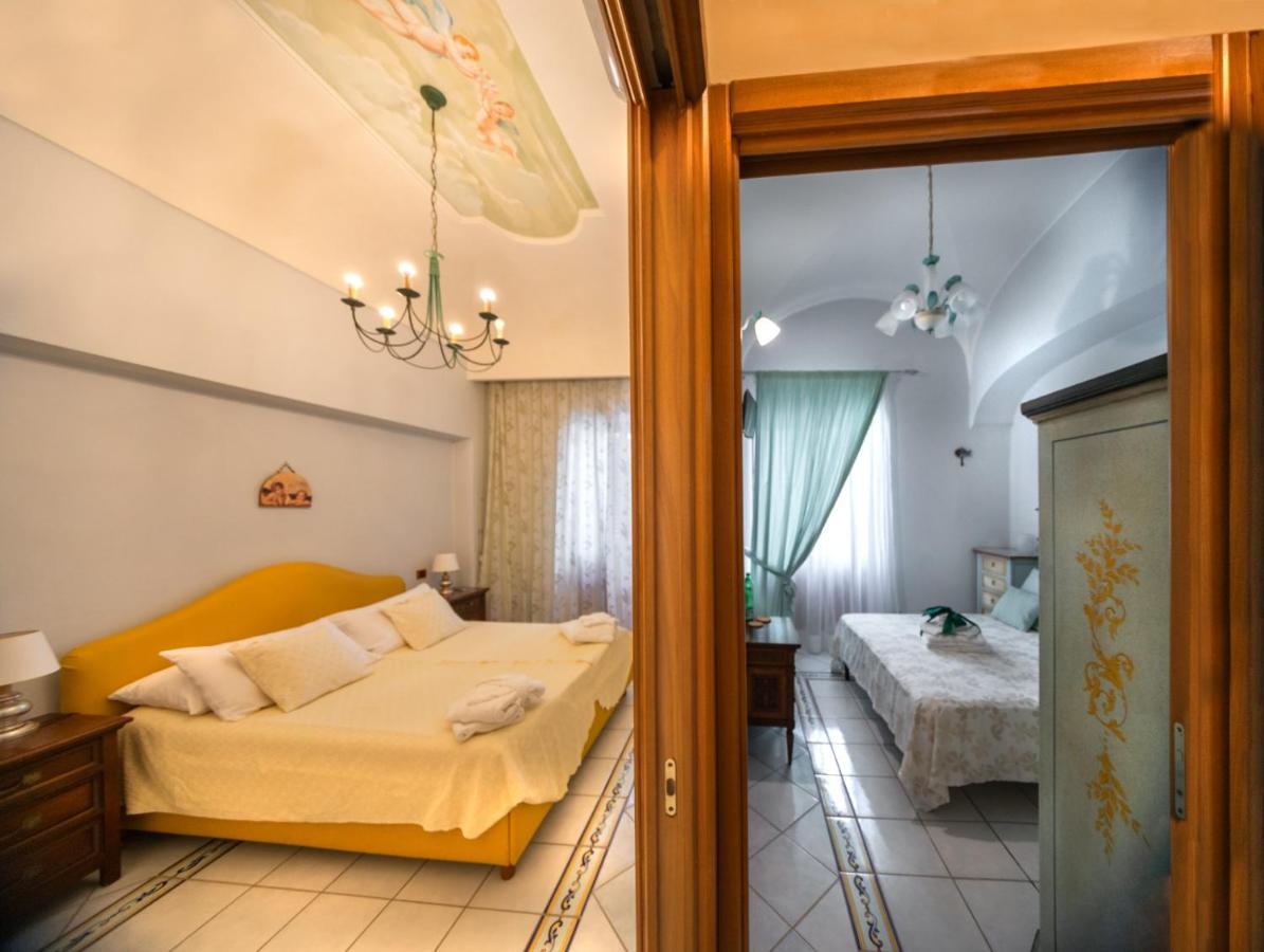 La Finestra Sul Mare Bed & Breakfast อีสเกีย ภายนอก รูปภาพ