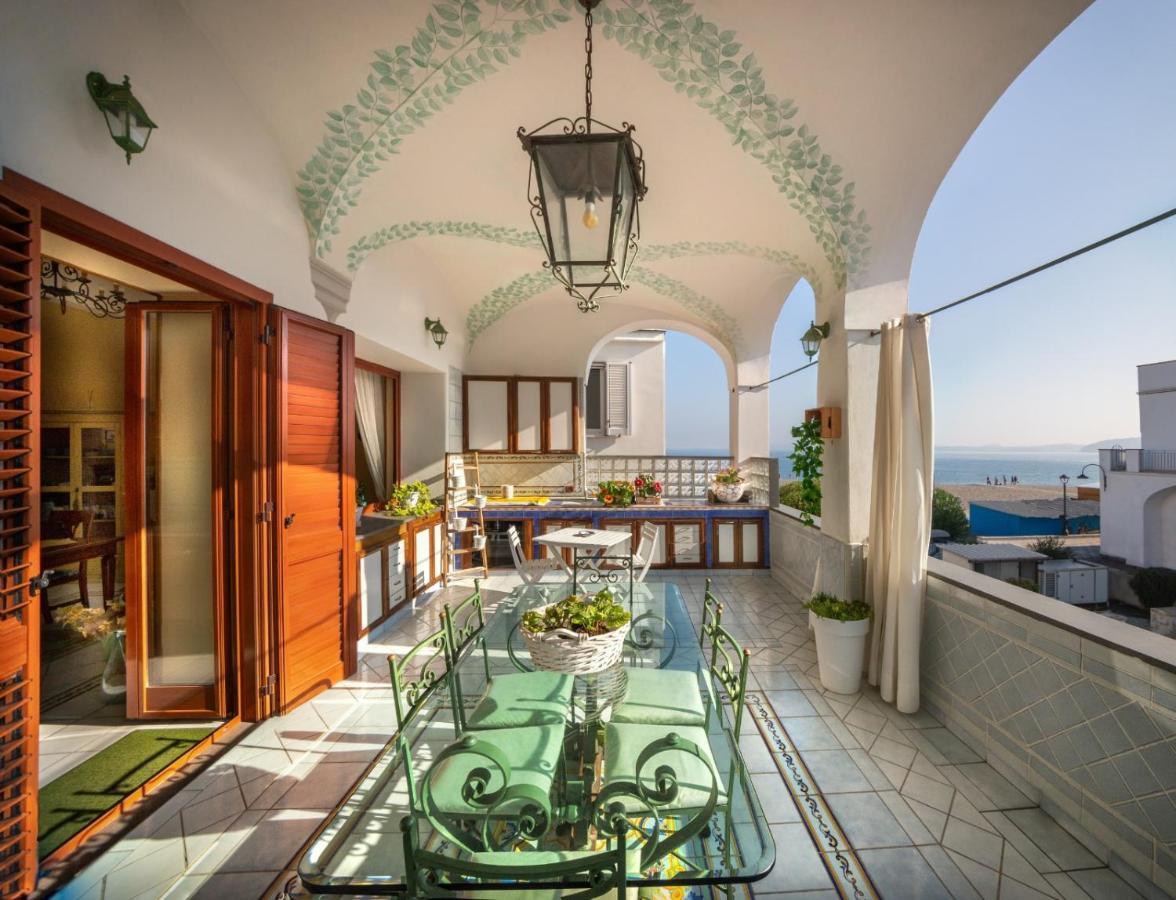 La Finestra Sul Mare Bed & Breakfast อีสเกีย ภายนอก รูปภาพ