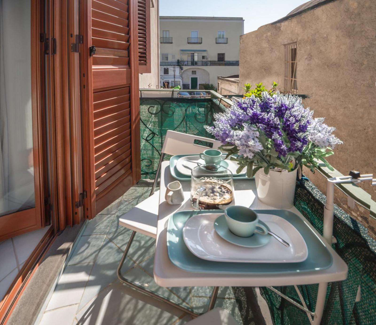 La Finestra Sul Mare Bed & Breakfast อีสเกีย ภายนอก รูปภาพ